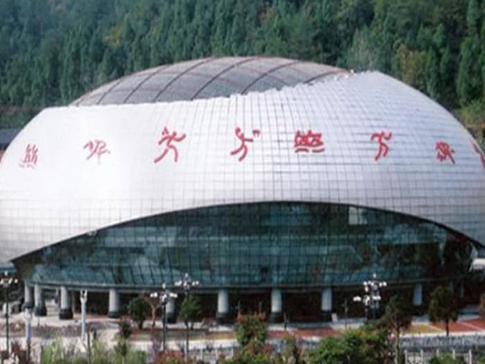 临海体育中心球形网架加工安装